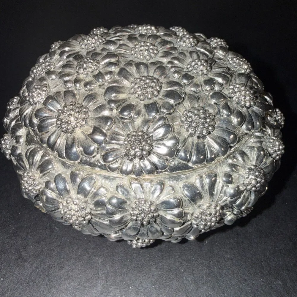 Stilarte Metal Trinket Jewely Box Round Daisy Made in Italy Felt Lined